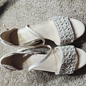 Vince‎ Camuto beige platform sandals Size 8M Like New